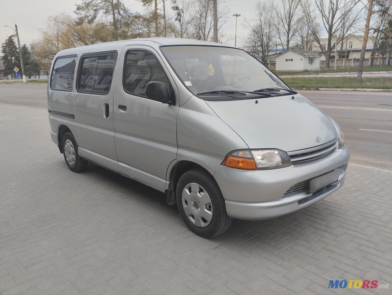 2008' Toyota Hiace photo #1