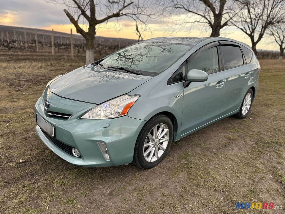 2014' Toyota Prius v photo #1