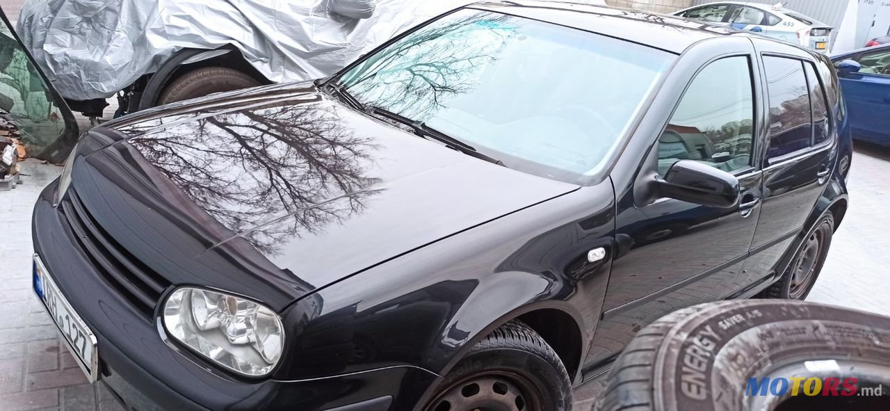 2002' Volkswagen Golf photo #2