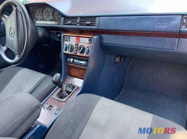 1994' Mercedes-Benz 124 photo #2