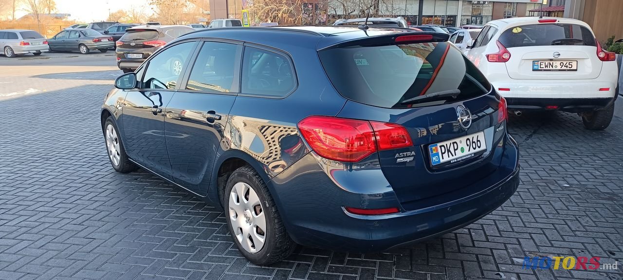 2011' Opel Astra photo #6