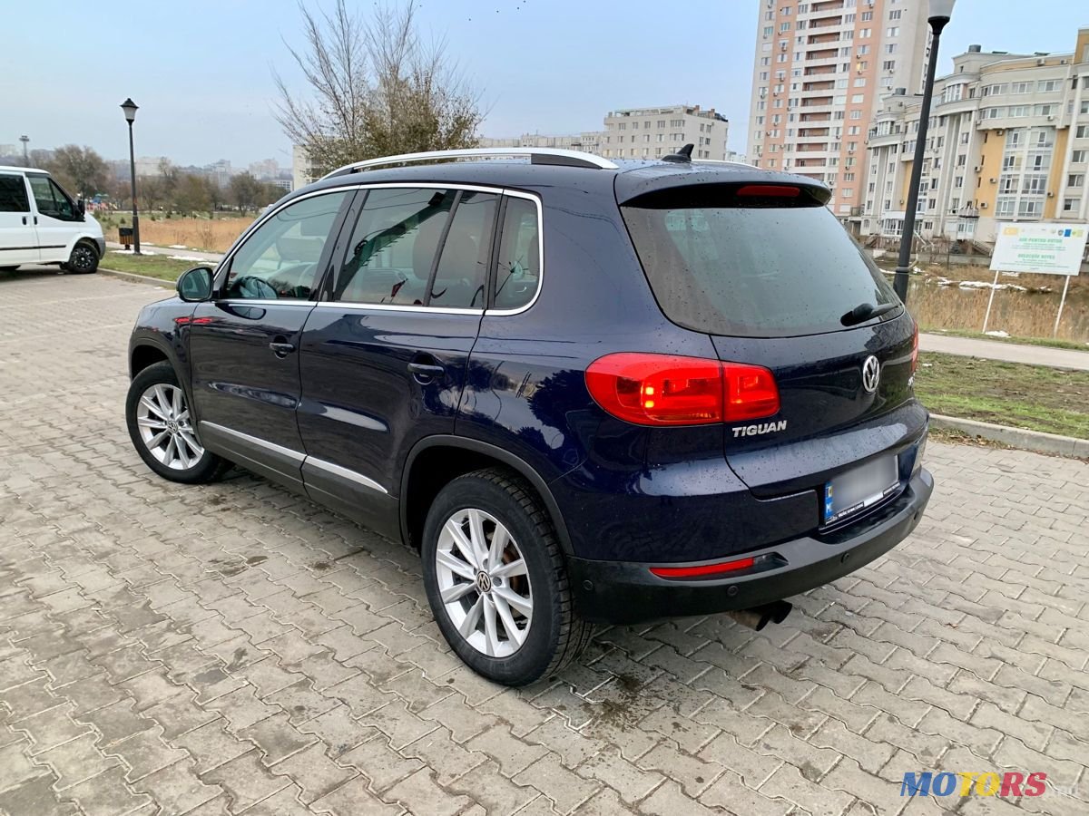 2012' Volkswagen Tiguan photo #2