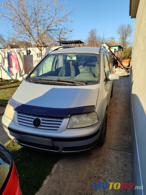2002' Volkswagen Sharan photo #3