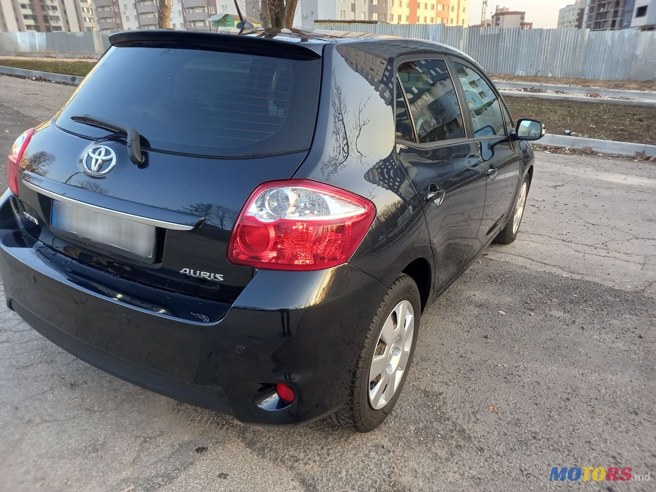 2012' Toyota Auris photo #3