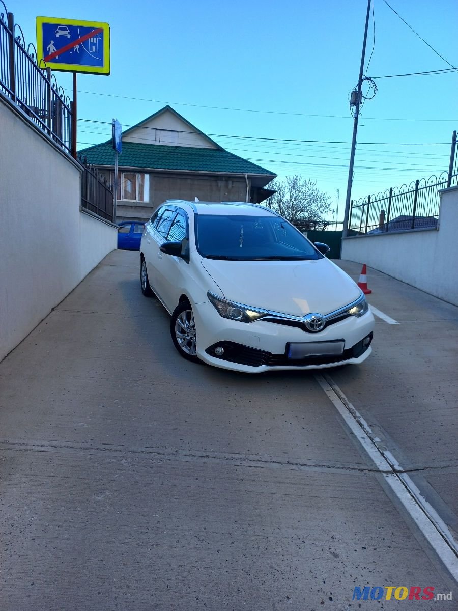 2015' Toyota Auris photo #4