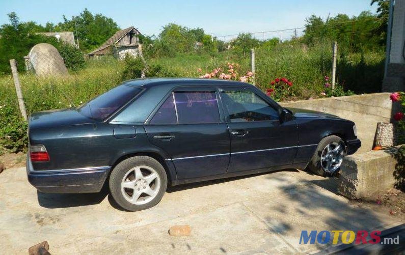 1994' Mercedes-Benz 124 photo #1