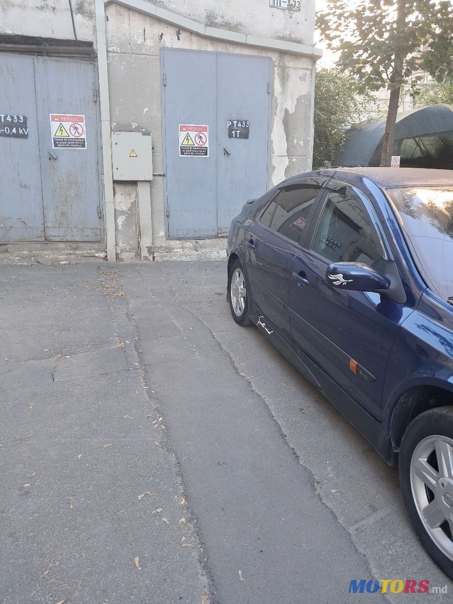 2004' Renault Laguna photo #2