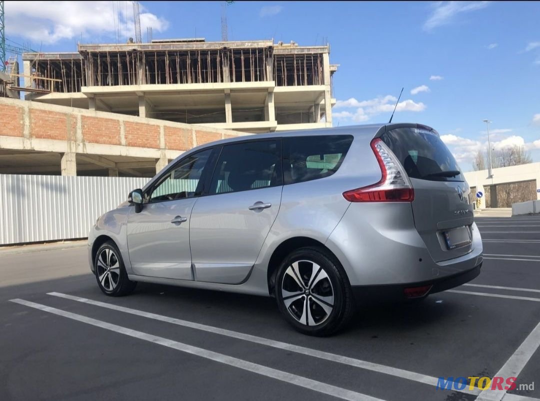 2010' Renault Grand Scenic photo #2