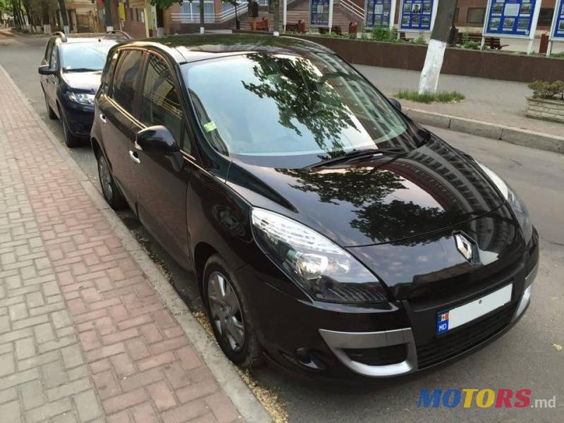 2011' Renault Scenic photo #1