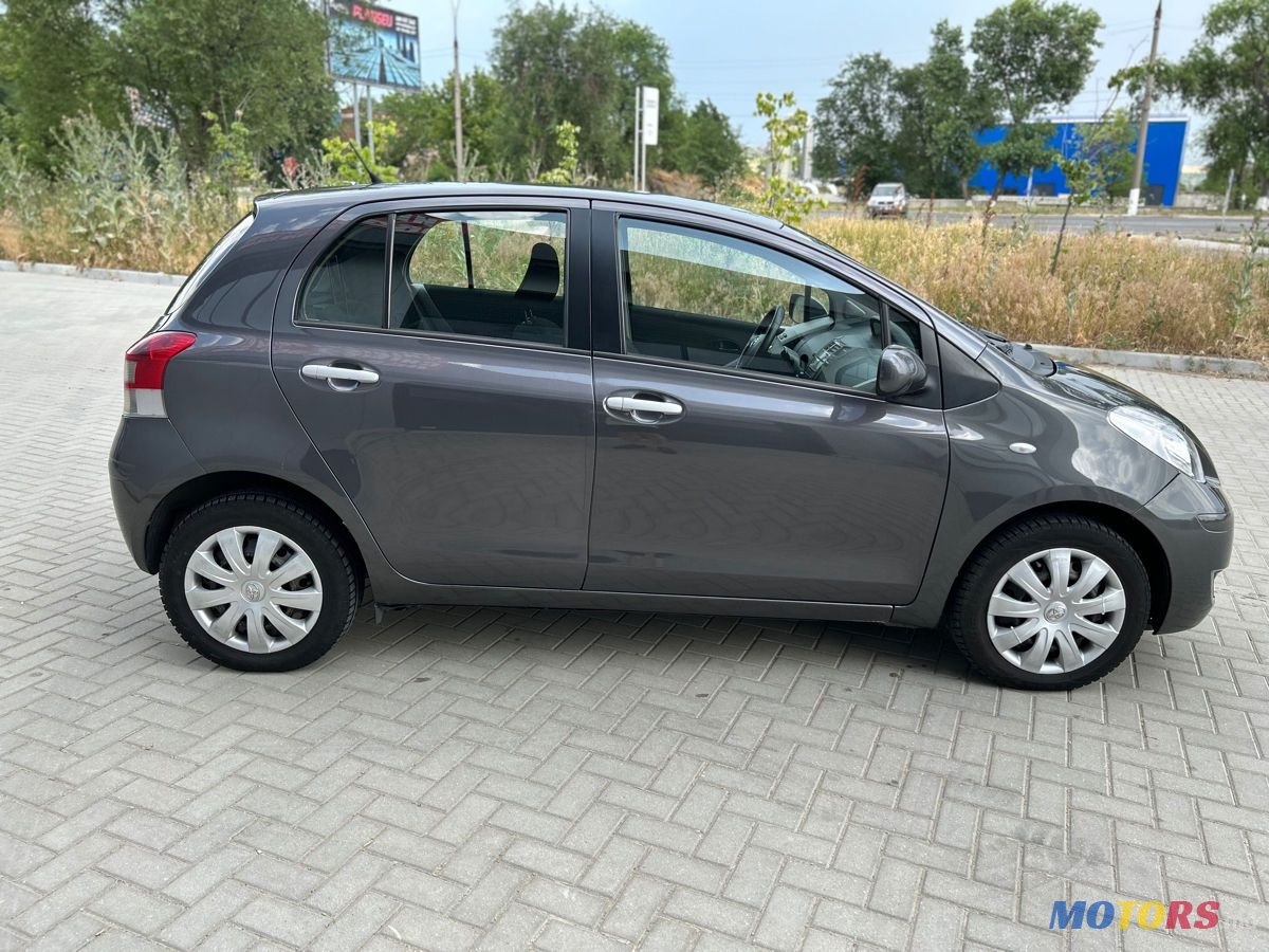 2010' Toyota Yaris photo #2