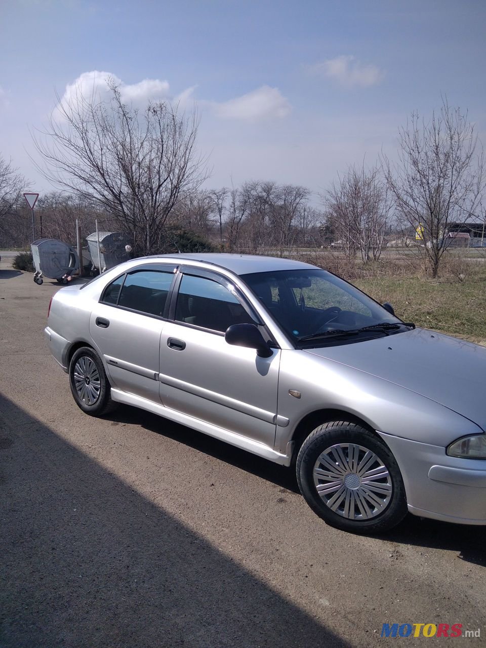 2002' Mitsubishi Carisma photo #3