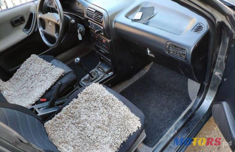 1992' Nissan Sunny photo #2