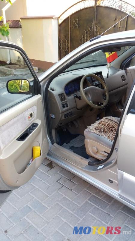 2001' Kia Carens photo #3