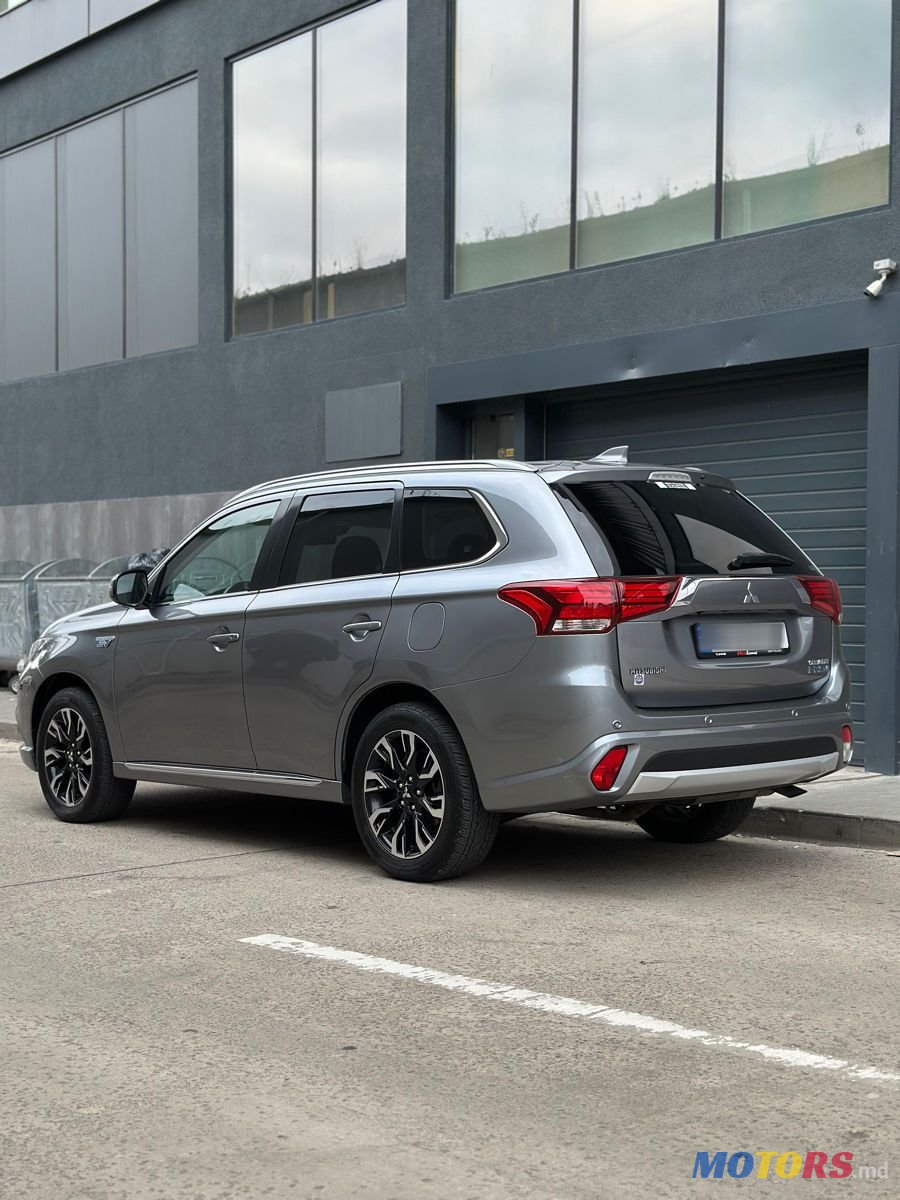 2018' Mitsubishi Outlander photo #3