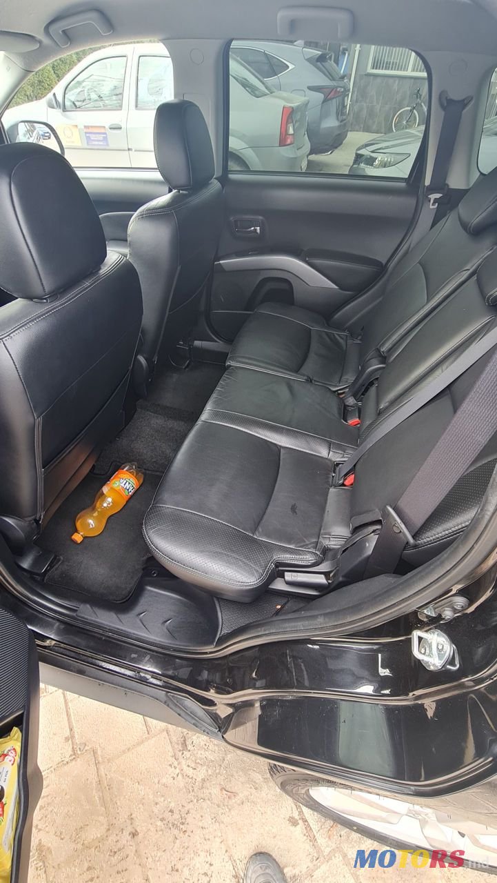 2009' Mitsubishi Outlander photo #6