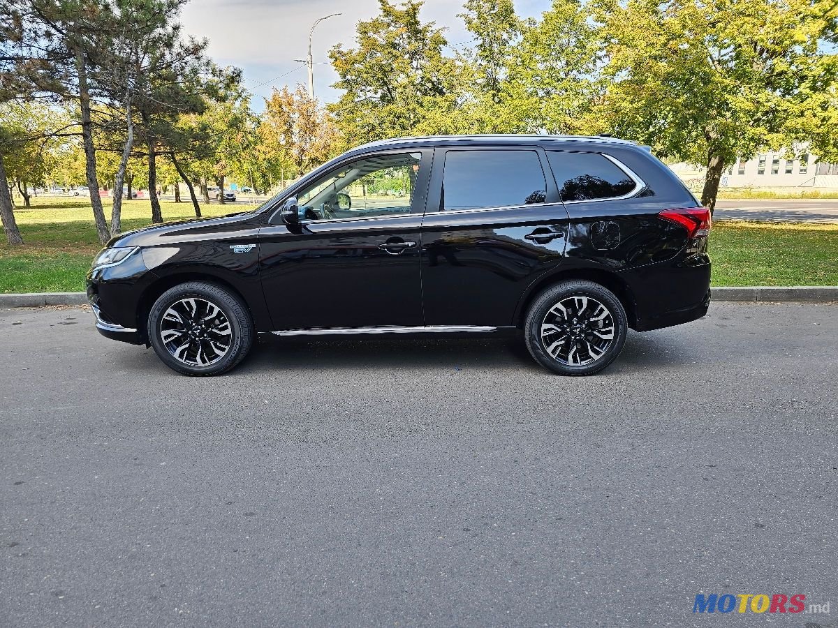 2015' Mitsubishi Outlander photo #6