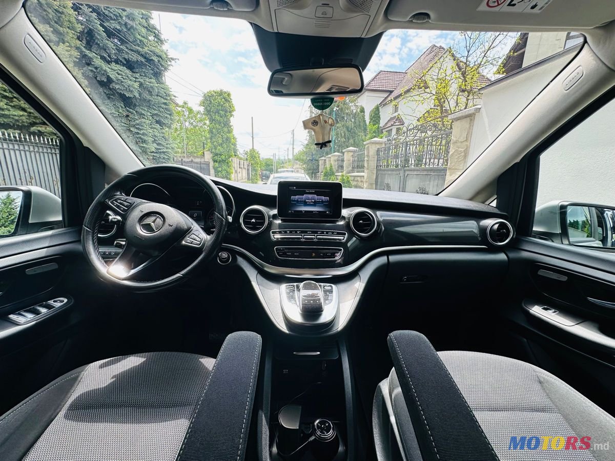 2019' Mercedes-Benz V-Class photo #2