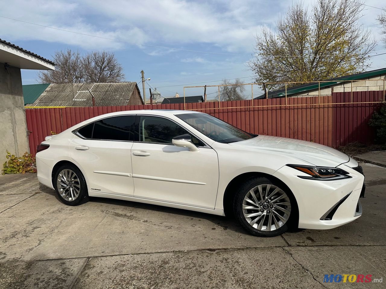 2020' Lexus Es Series photo #4