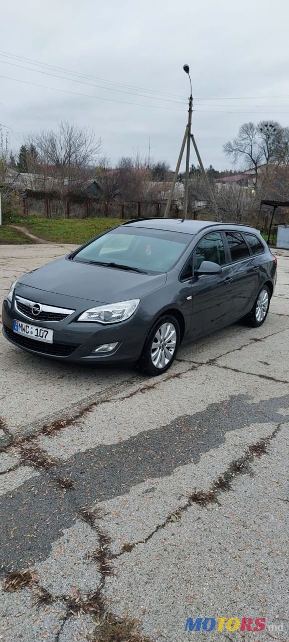 2012' Opel Astra photo #4