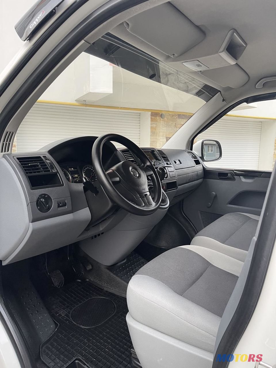 2015' Volkswagen Transporter photo #5