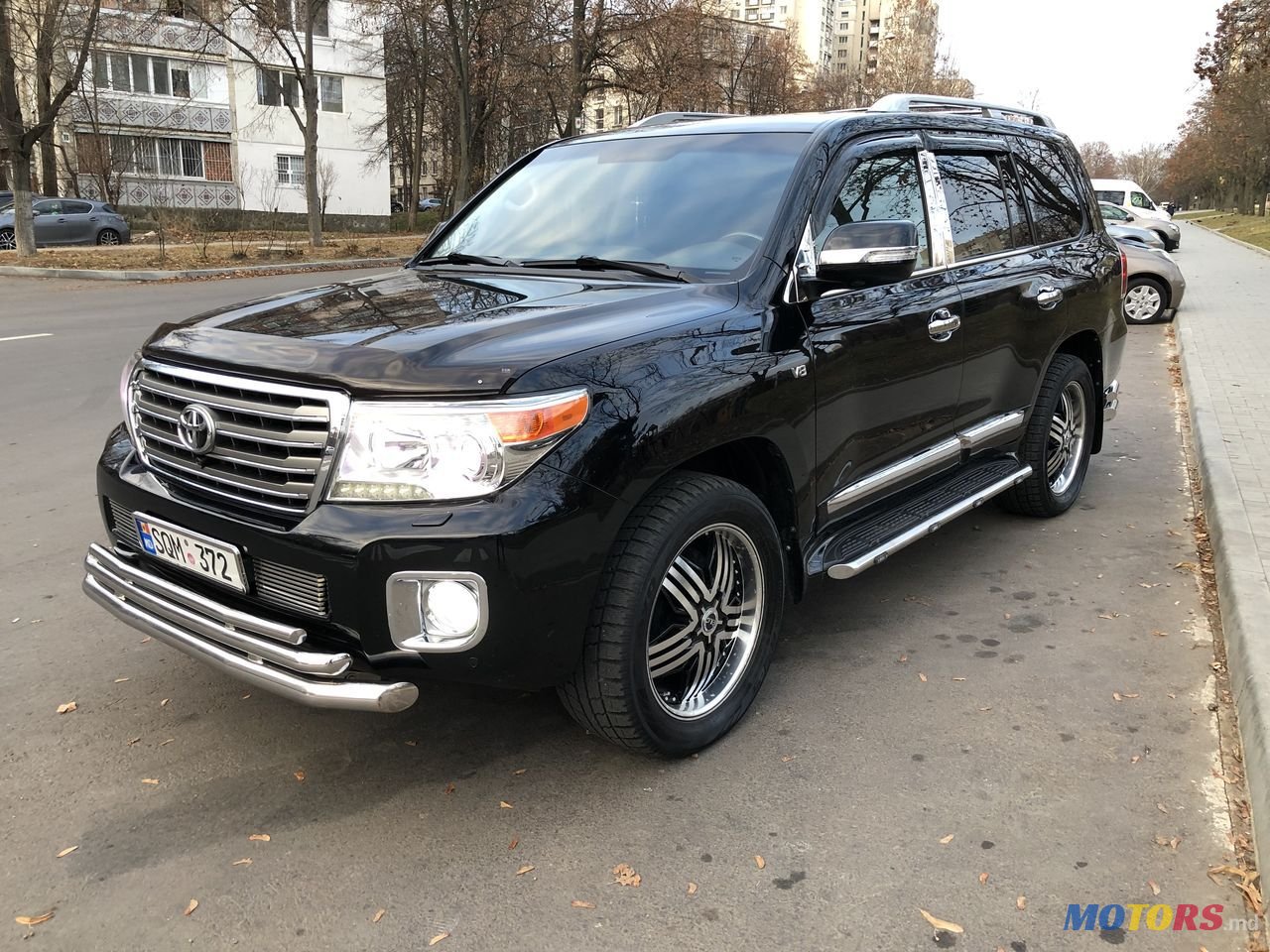 2013' Toyota Land Cruiser photo #3