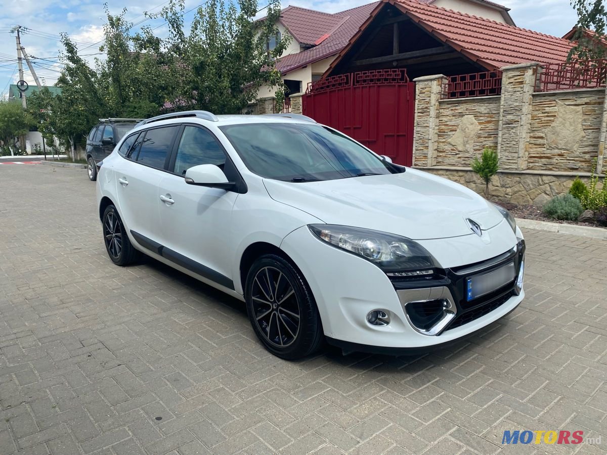 2011' Renault Megane photo #3