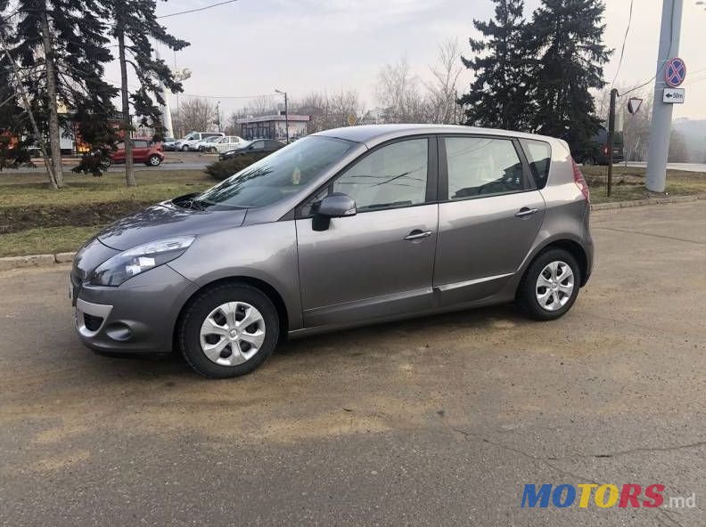 2010' Renault Scenic photo #2