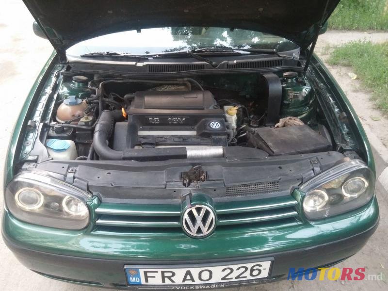 2001' Volkswagen Golf photo #3