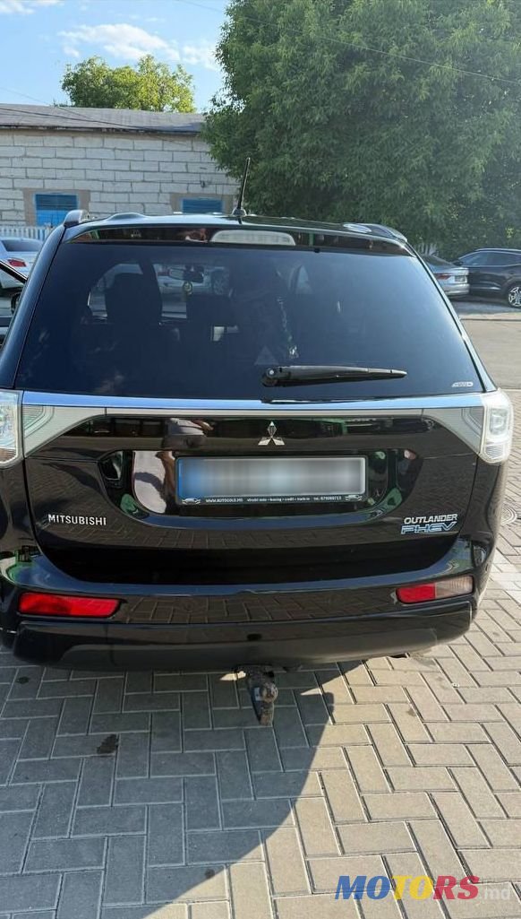 2014' Mitsubishi Outlander photo #6