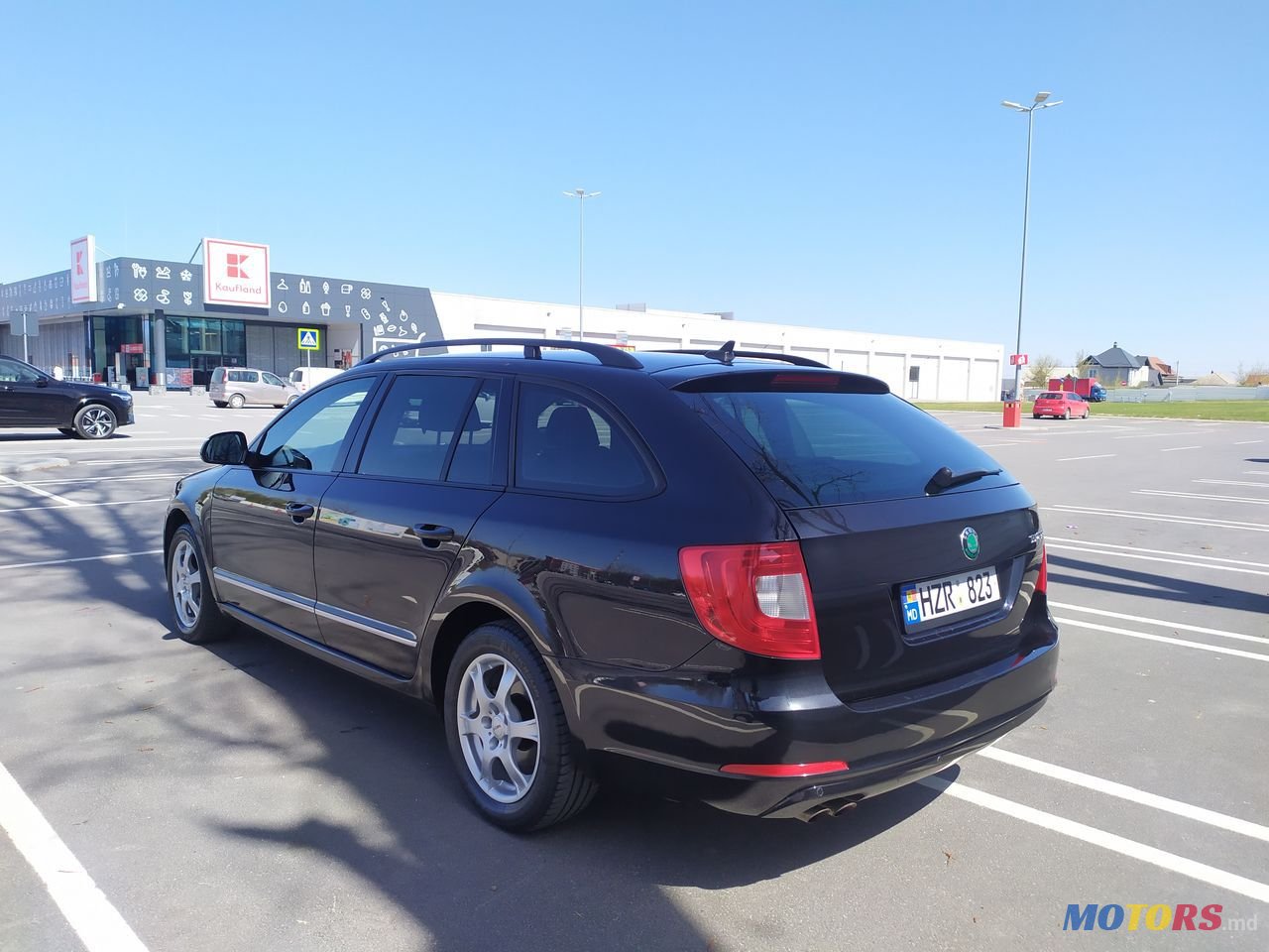 2011' Skoda Superb photo #4