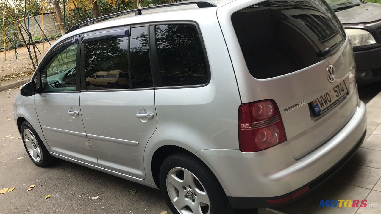 2010' Volkswagen Touran photo #5