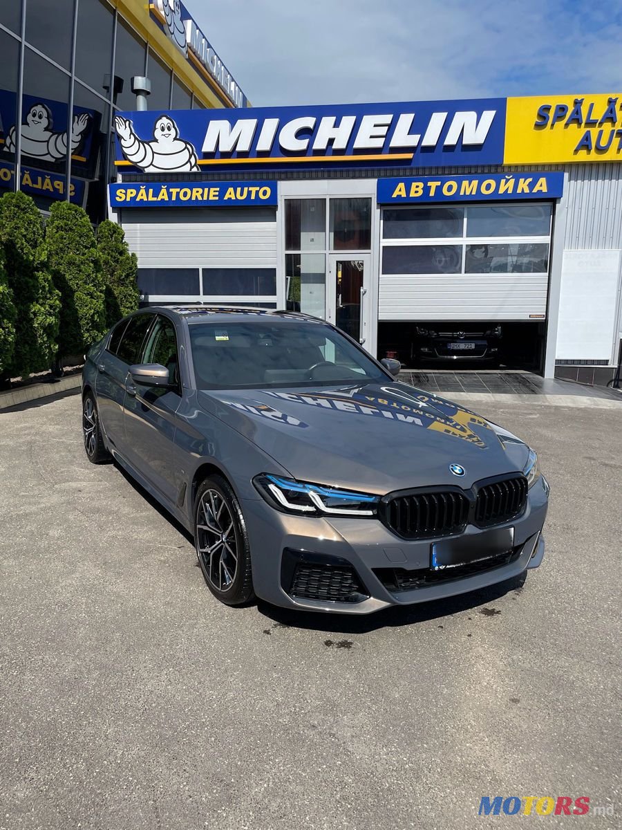 2022' BMW 5 Series photo #4