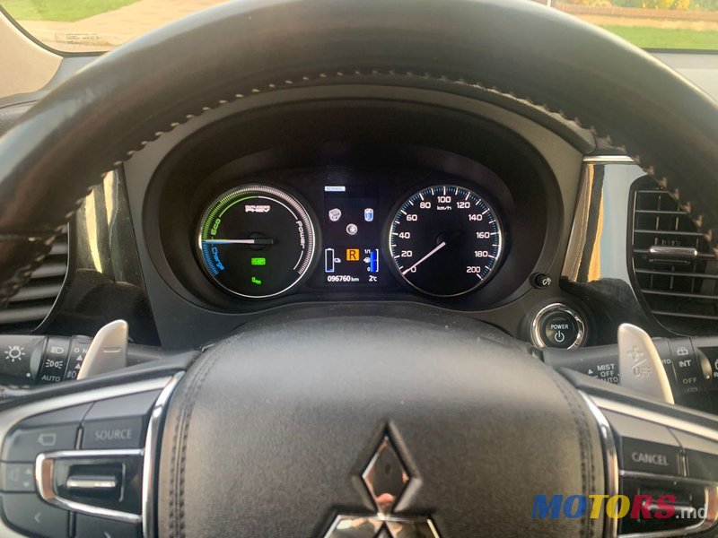 2018' Mitsubishi Outlander photo #2