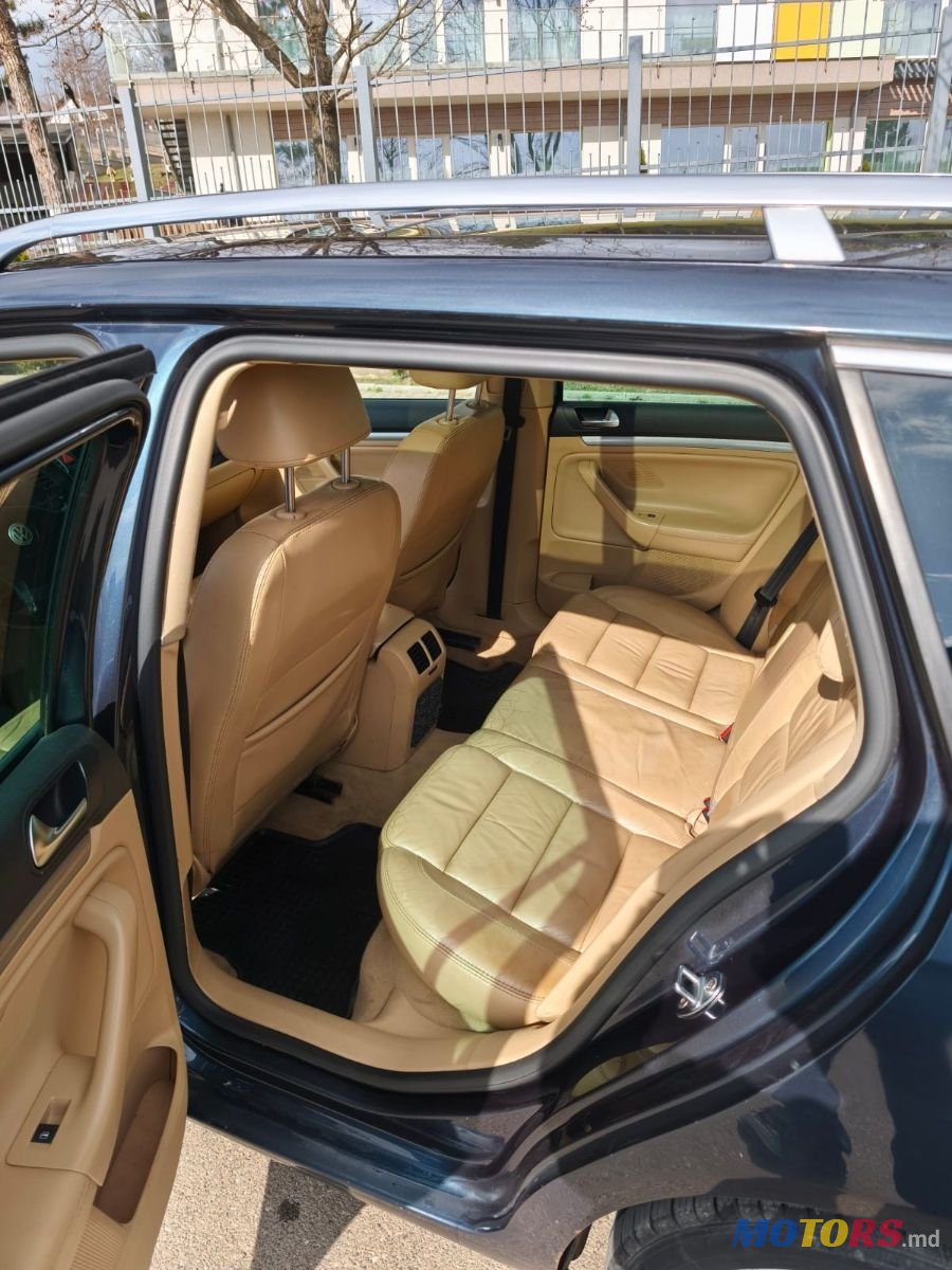 2008' Volkswagen Golf photo #3