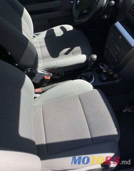 2009' Volkswagen Fox photo #3