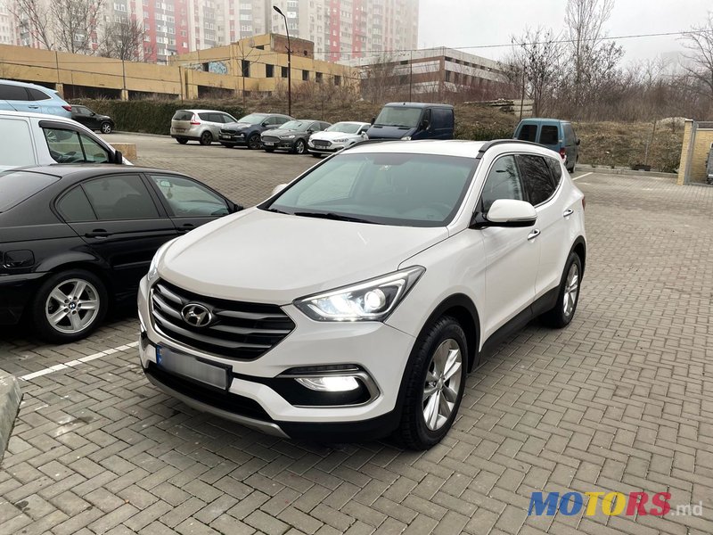 2015' Hyundai Santa Fe photo #2