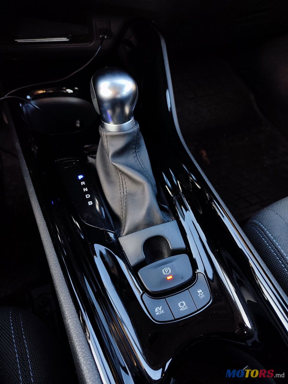 2019' Toyota C-HR photo #3