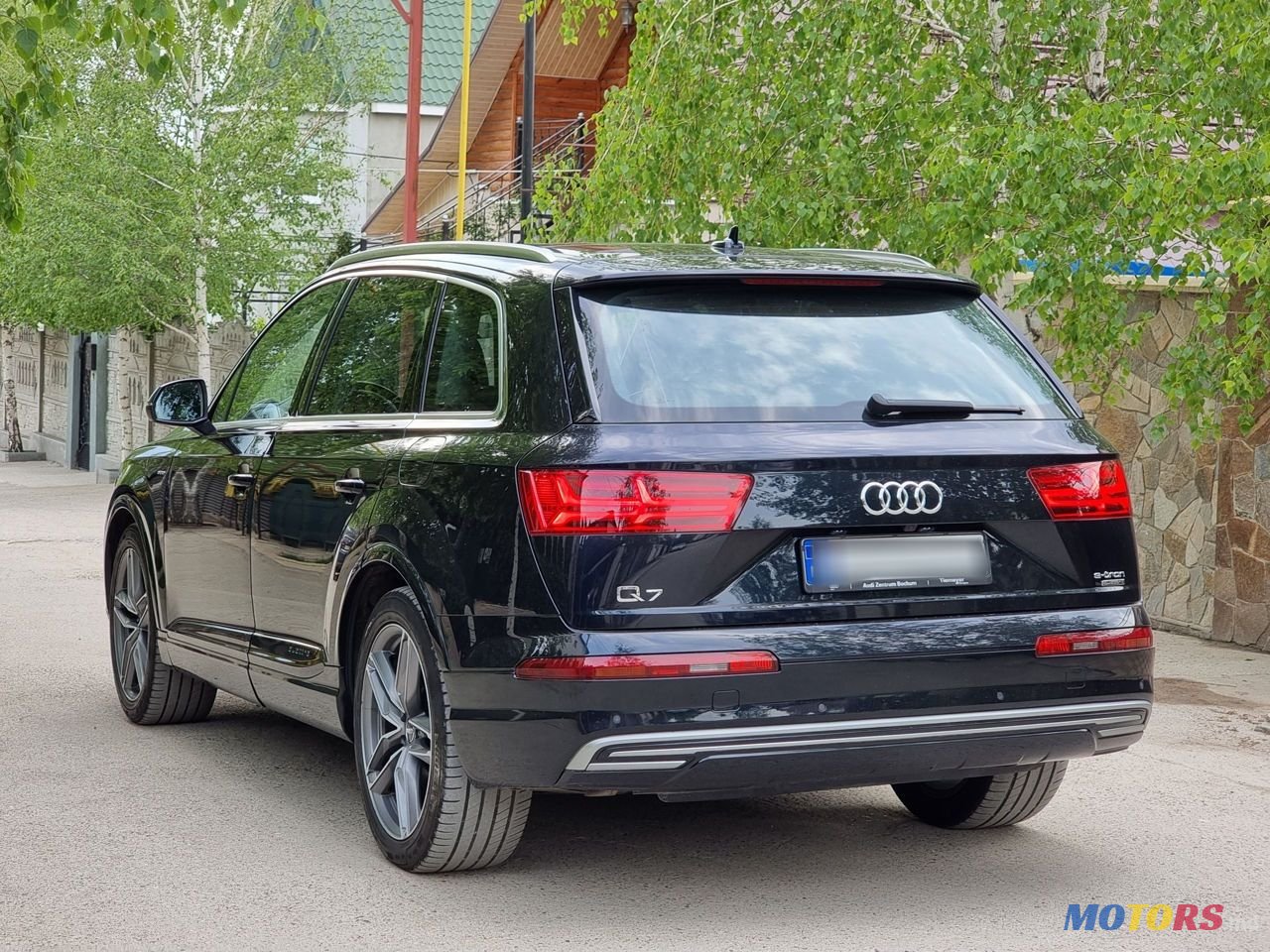 2017' Audi Q7 E-Tron photo #3