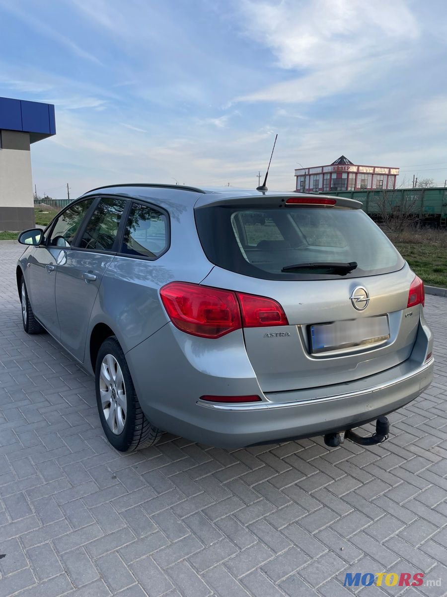 2015' Opel Astra photo #3