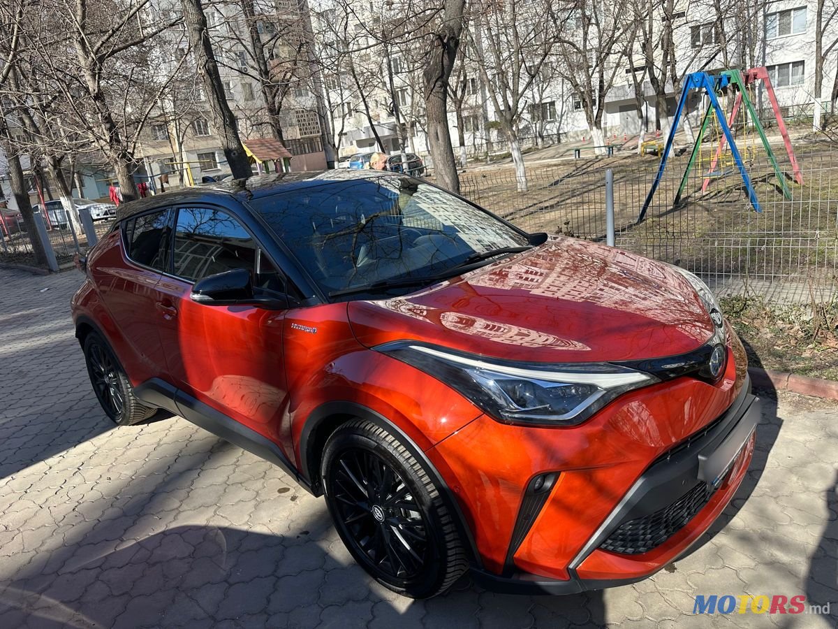 2020' Toyota C-HR photo #2