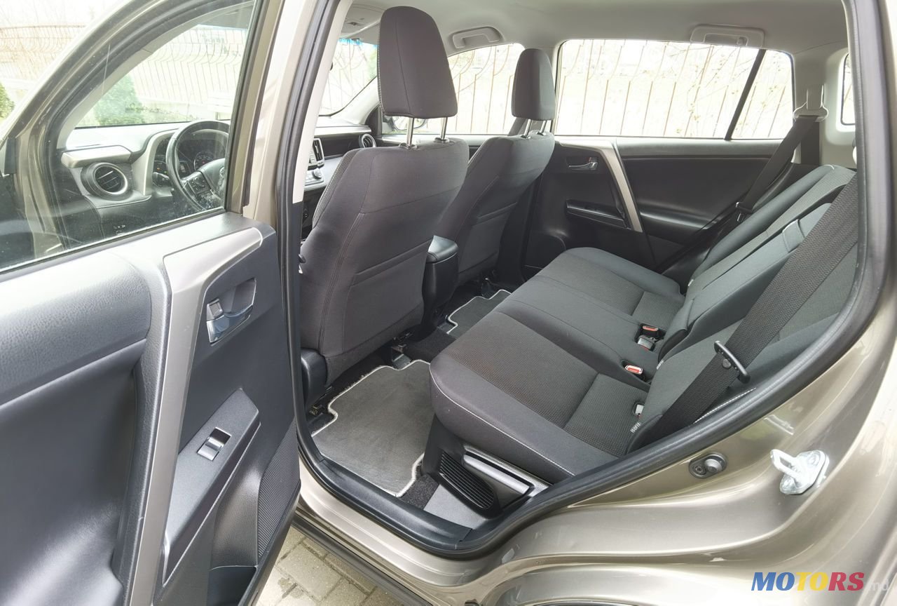 2016' Toyota RAV4 photo #6