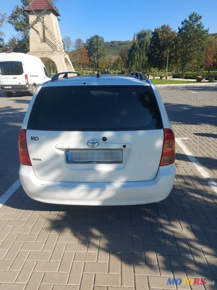 2005' Toyota Corolla photo #2