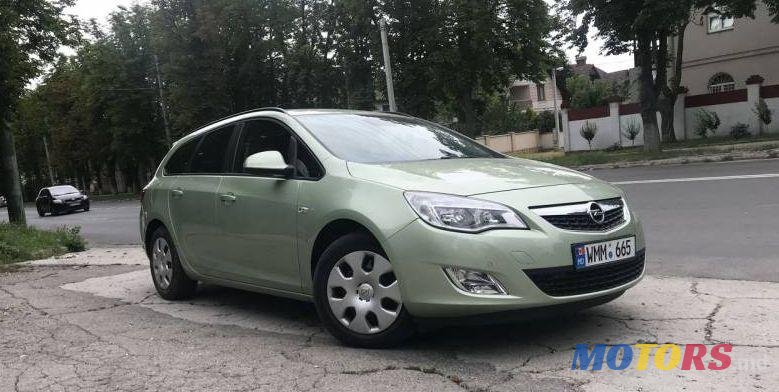 2011' Opel Astra photo #1