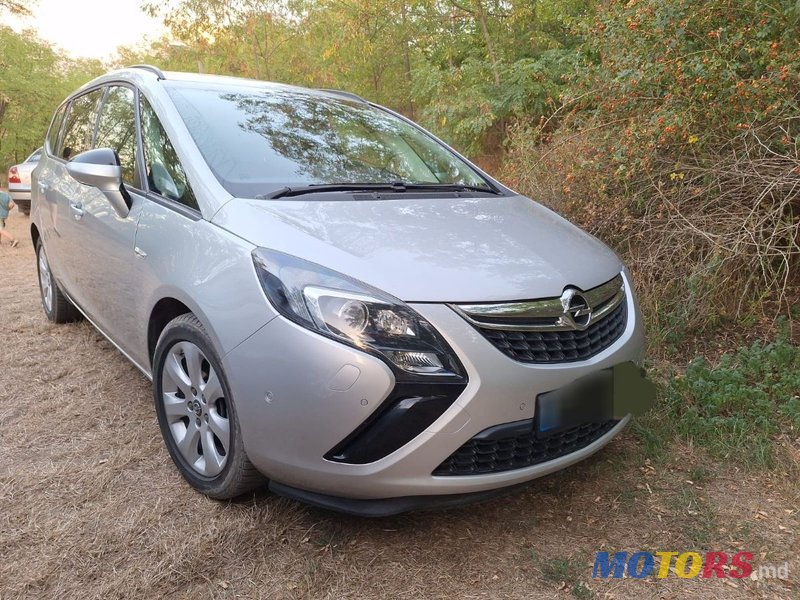 2015' Opel Zafira photo #1