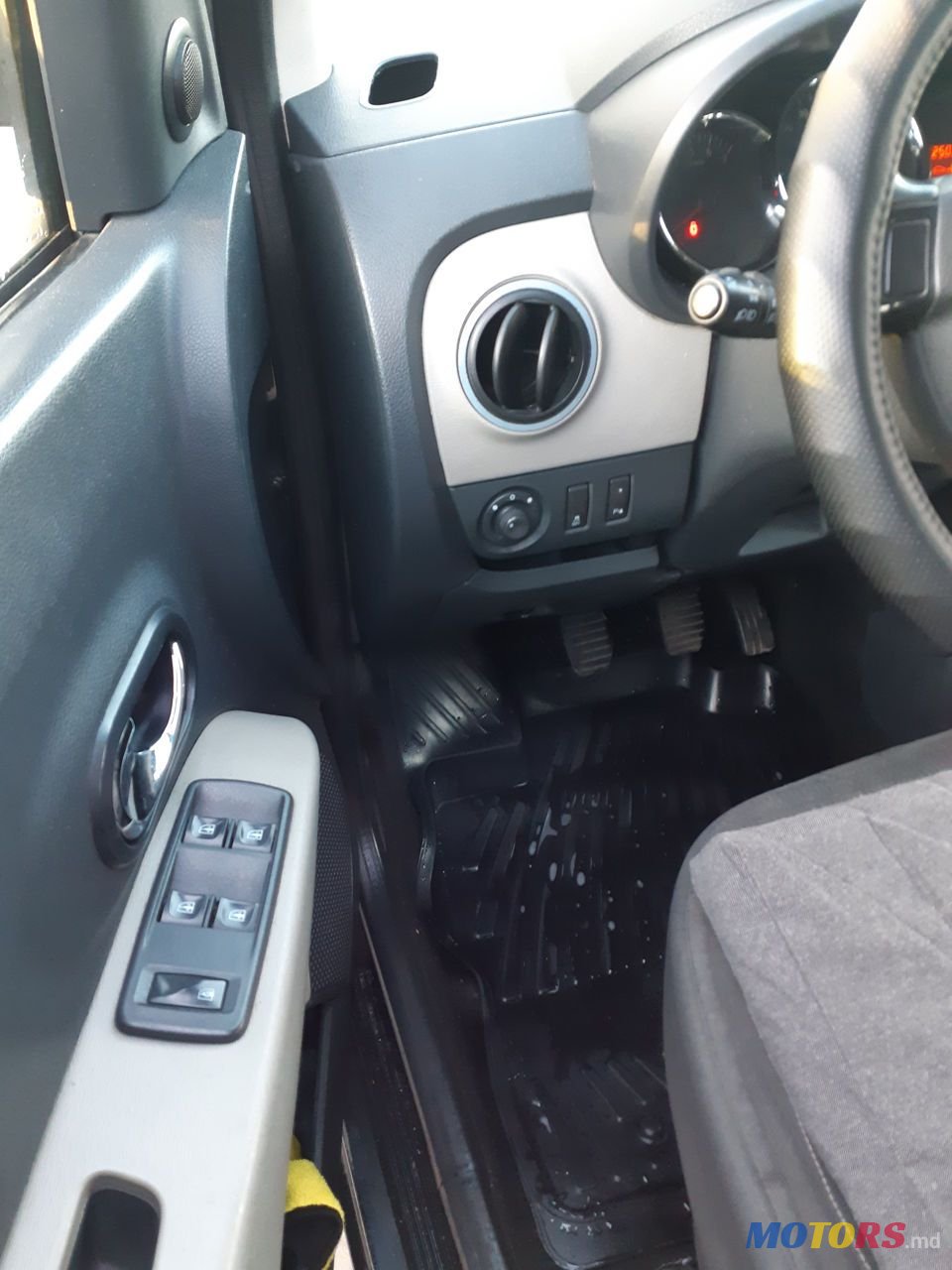 2012' Dacia Lodgy photo #5