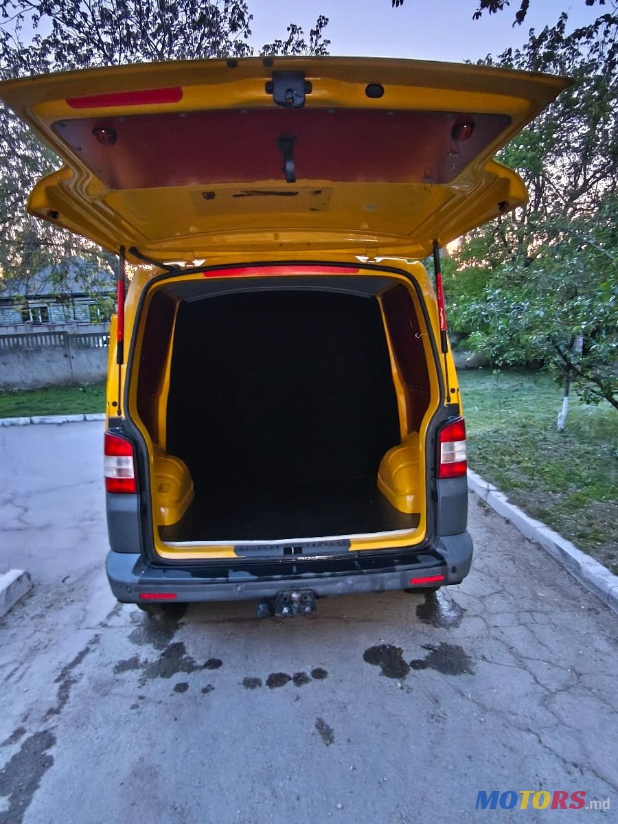 2012' Volkswagen Transporter photo #4