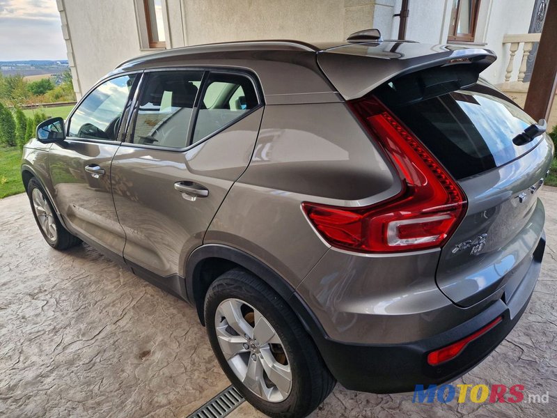 2020' Volvo XC40 photo #1