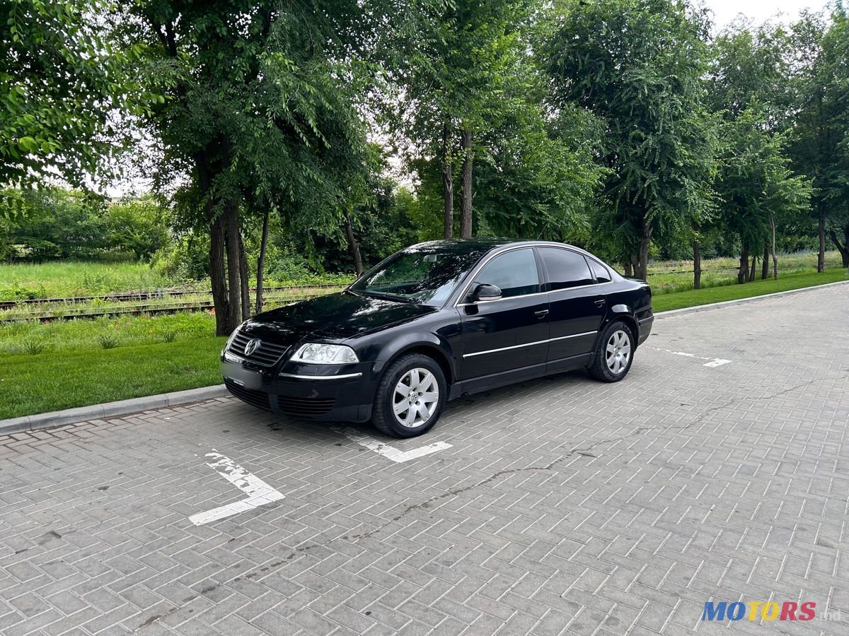 2005' Volkswagen Passat photo #1
