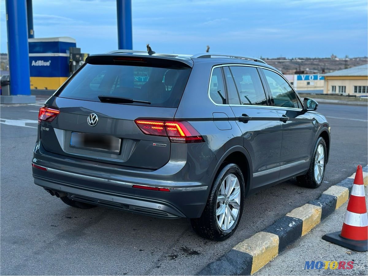 2018' Volkswagen Tiguan photo #5