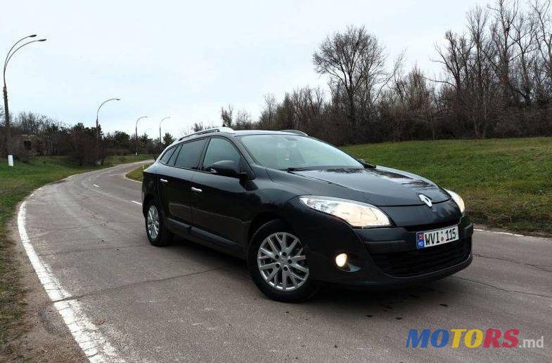 2011' Renault Megane photo #2